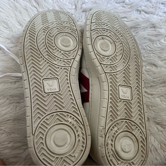 Veja V-10 Sneakers - Picture 8 of 9